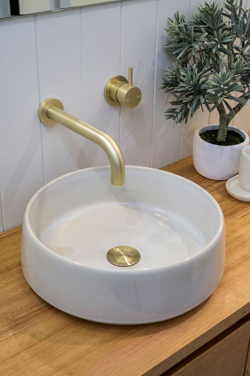 mediterranean inspired Coastal Ensuite Bathroom