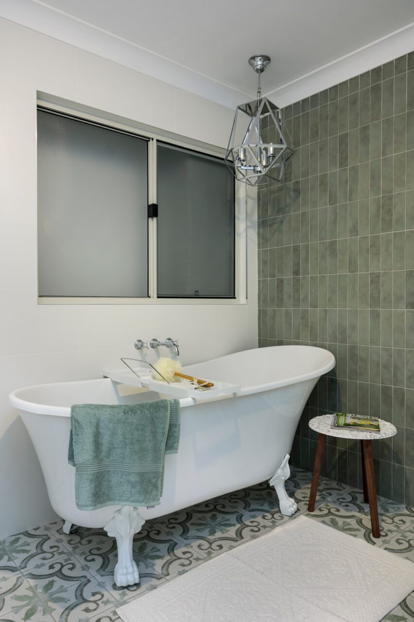 Traditional Bathroom design Claw Foot Bath