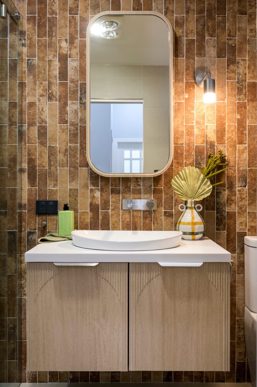 Contemporary Ensuite Bathroom
